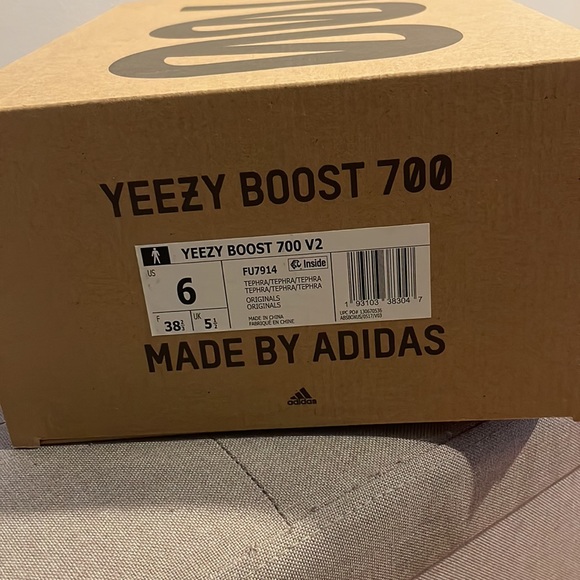 YEEZY Boost 700 V2 Tephra - Picture 9 of 10